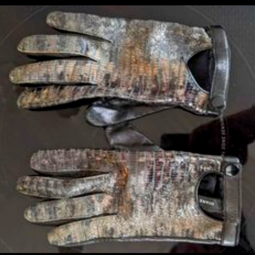 Diane Von Furstenberg leather gloves